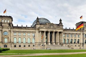 Quels aspects devrais-je prendre en considération absolument si je décidais de déménager en Allemagne?