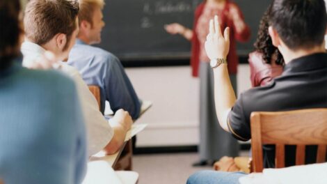 Comment puis-je trouver du travail dans une école italienne pour les étrangers?