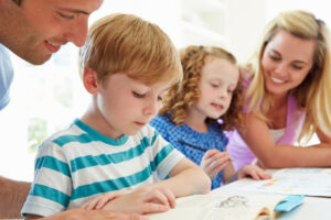 Les enfants et le mot entre pédagogie et famille