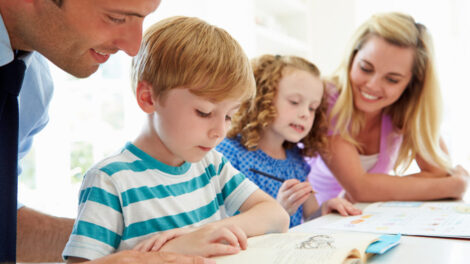 Les enfants et le mot entre pédagogie et famille