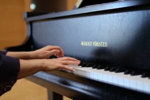 Piano et pianistes célèbres dans divers genres musicaux