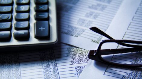 Économie d'entreprise: le marché financier et la bourse valorisent ce qu'ils sont et comment ils fonctionnent.