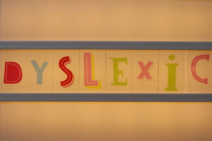 Law 104 aide les gars dyslexiques à étudier?