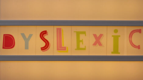 Law 104 aide les gars dyslexiques à étudier?