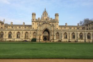 Université de Cambridge, conseils et exigences détaillés à admettre