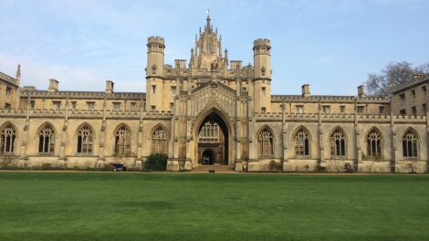 Université de Cambridge, conseils et exigences détaillés à admettre