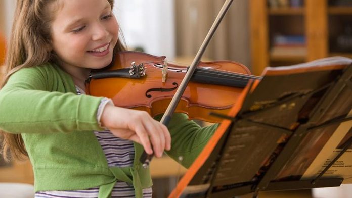 10 bonnes raisons pour lesquelles les enfants devraient étudier la musique