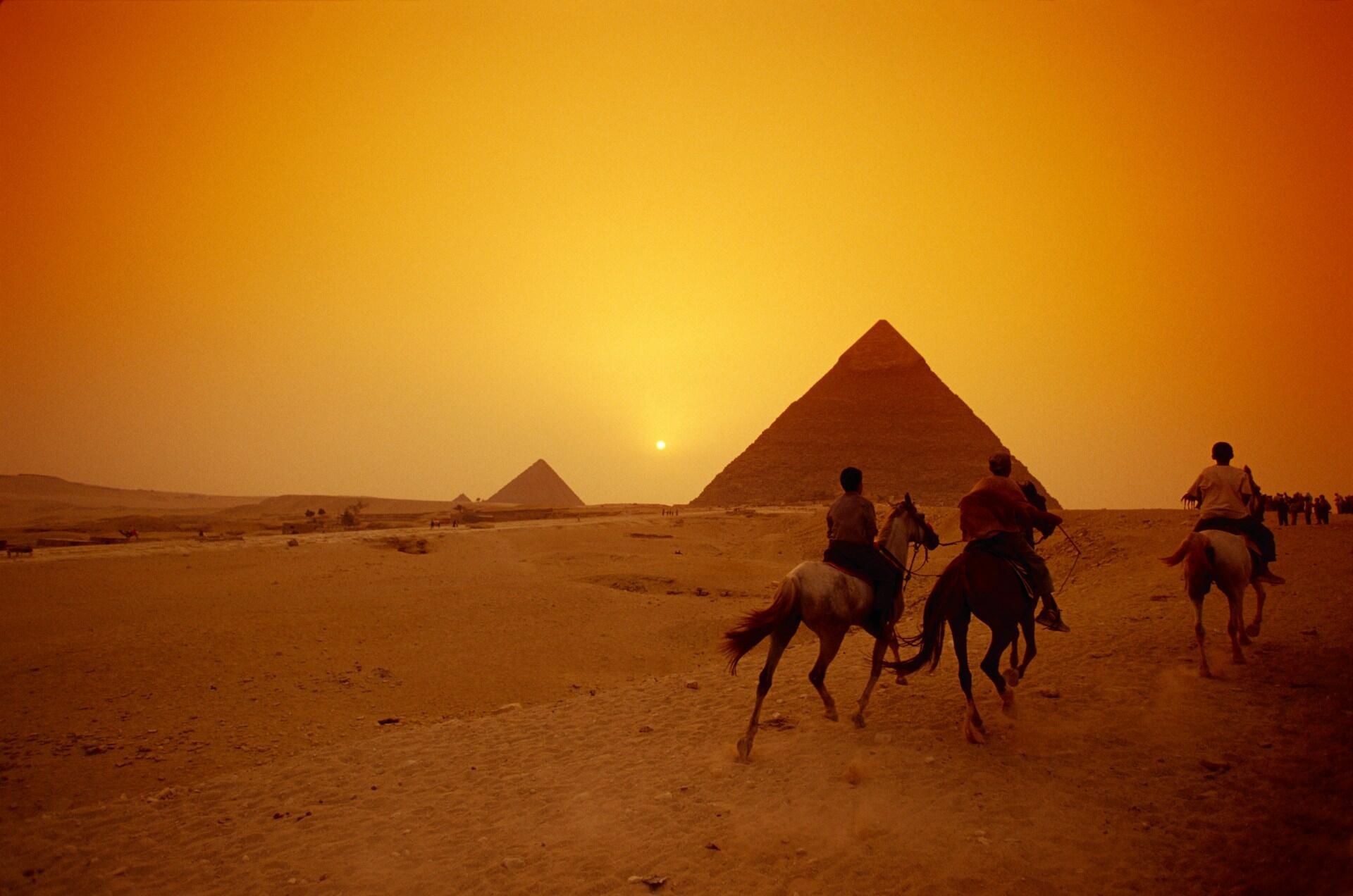 Panorama sur les pyramides égyptiennes