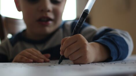 Quels symptômes la dysgraphie présente-t-elle?