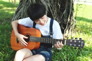 Combien de temps faut-il pour apprendre à jouer de la guitare