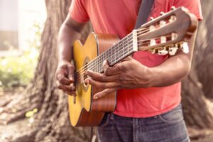 Des trucs pour apprendre à jouer de la guitare à l'oreille