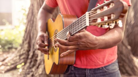 Des trucs pour apprendre à jouer de la guitare à l'oreille