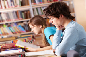 Comment bien étudier et rapidement au collège
