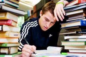 Trop d'examens pendant la session d'été? Voici les astuces pour survivre